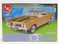 AMT Ertl 1969 Olds W-30 442 Model Kit