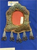 1880'S IROQUOIS INDIAN HAND BEADED PICTURE FRAME