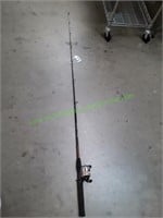 Shakespeare Ugly Stick 6' Rod & Gold 33 Reel