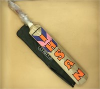 Signed Cricket Bat - Taco Cricket Autografado