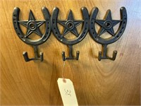 Decorative hat rack with horseshoes and Texas