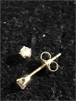 14k yellow gold diamond pierced earrings .4g