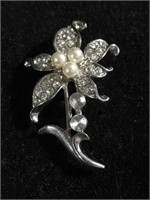 Vintage flower brooch pin with rhinestones and