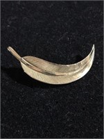 Leaf brooch pin