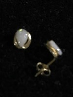 14k Yellow gold fire opals pierced earrings .6g