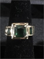 Green stoned size 9 ring
