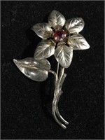 Flower brooch pin with red stone