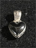 Sterling silver black heart charm pendant 3.8g