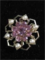Pink stones with pearl brooch pin
