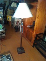 Upright floor lamp metal with twist braids