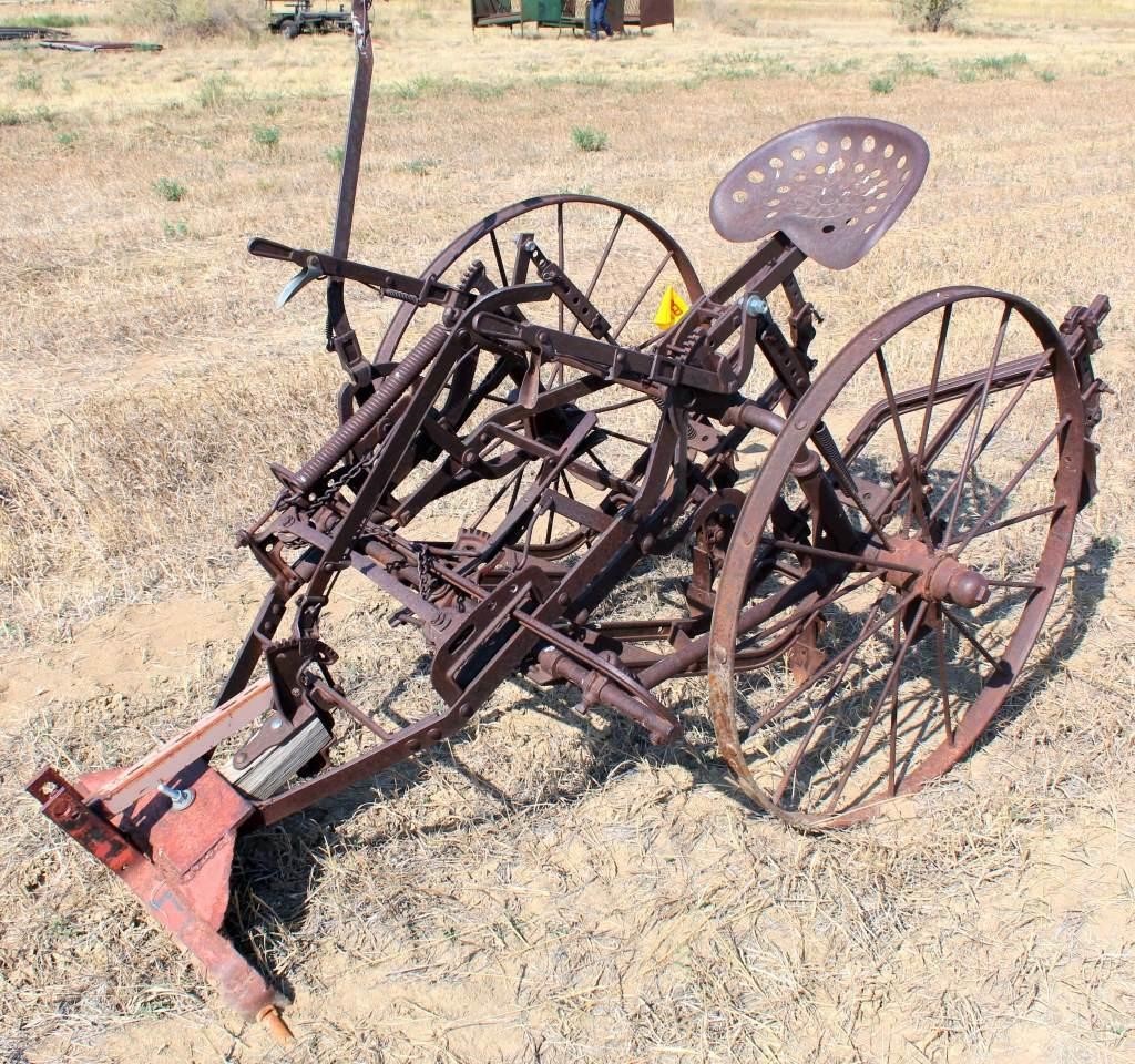 Horse drawn cultivator w/steel wheels