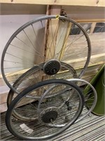 bike rims - could be used to create snowman décor
