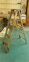 5 foot wood ladder not to stable