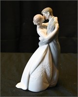 NAO SPAIN PORCELAIN COUPLE IN LOVE STATUE