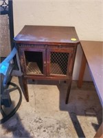 WOOD 2 DOOR CABINET - NEEDS LITTLE REPAR