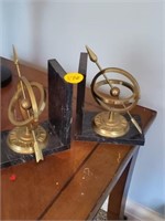 SET OF BOOK ENDS