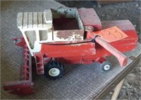 IH COMBINE TOY AS IS