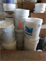 GROUP MISC BUCKETS APPROX 2 AND 5 GALLON SIZE