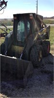 L180 New Holland skidsteer.  Quick attach   Cab w