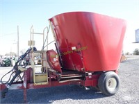 1998 Supreme 600 Vertical Feed Mixer Wagon