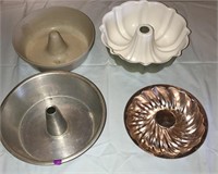 Lot of 4 Baking Pans