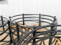 Round hay bale poly feeder, good condition