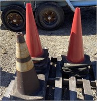 12 - 28" Pylon Safety Cones