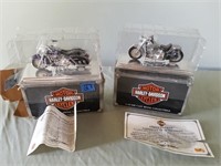 2 Harley Davidson 1:18 Die Cast Metal Motorcycles