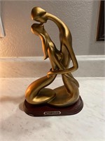 Sculpture Couple Kissing Love