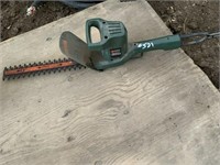 B&D electric hedge trimmer - works