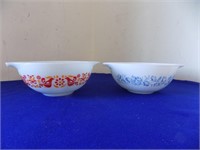 Lot 2 Pyrex Bowls