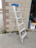 6' ALUMINUM LADDER