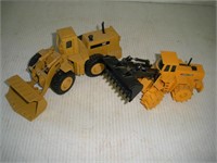 (2) Die Cast Pay Loaders   Longest - 8 Inches