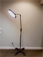 Hobby Lamp with Magnifying Glass
