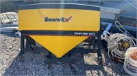 SnowEx tailgate salt spreader Pivot Pro 1075