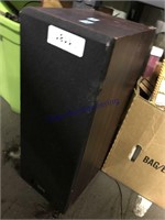 Single speaker, 7x9x18.5" tall
