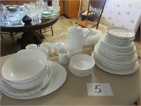 Mikasa Maxima China Set - 44 pcs