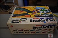 Sizzler Fat Track Breaking 8 Race Set with Joist