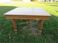 ANTIQUE OAK DINING ROOM TABLE: