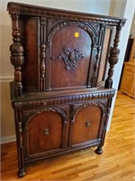 BEAUTIFUL ANTIQUE DOUBLE DOOR CABINET