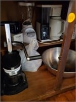 COLLECTON OF MISC. KITCHEN APPLIANCES