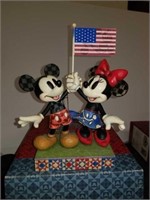 Walt Disney Showcase- 4h of July Mickey Minnie