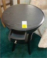 Round table w/ drawer black 27t 20 across