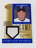 2001 Leaf Fabric Of The Game Ivan Rodriguez 24/35