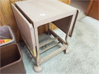 Metal Rolling Table / Metal Trash Cans