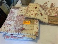 comforter and pillow shams     queen size