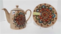 NEW STOKES TEAPOT & TRIVET