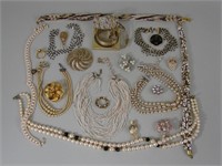 VTG Costume Jewelry Lot, Golds & Pearls