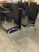 4 chaises en vinyles noir