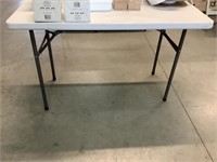 3 tables pliantes en PVC
